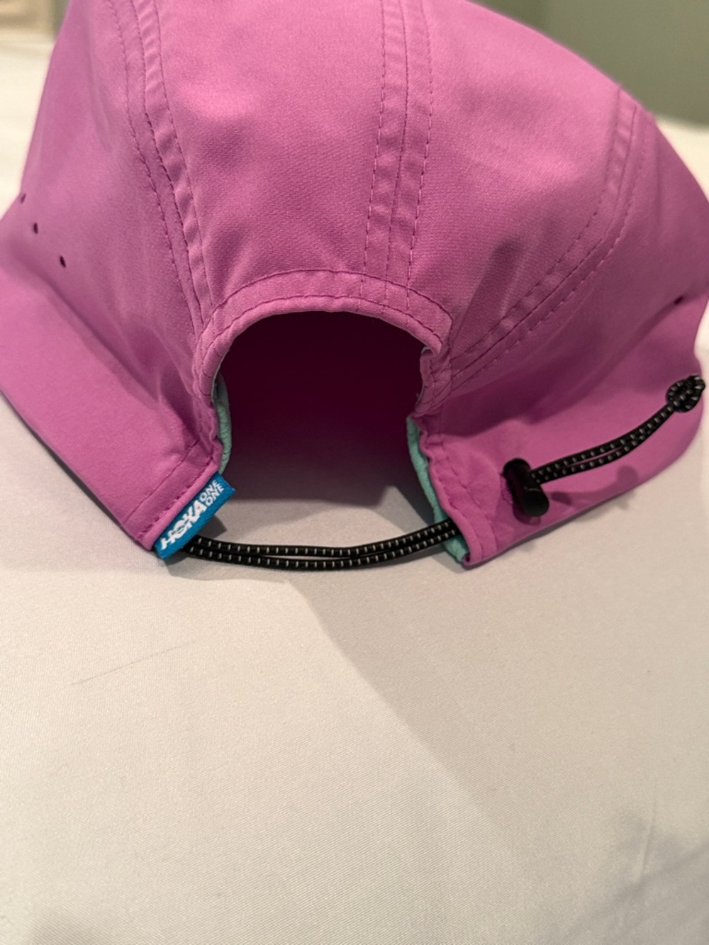 Hoka trail running Pink cap with Yellow Logo - Picture 4 of 5